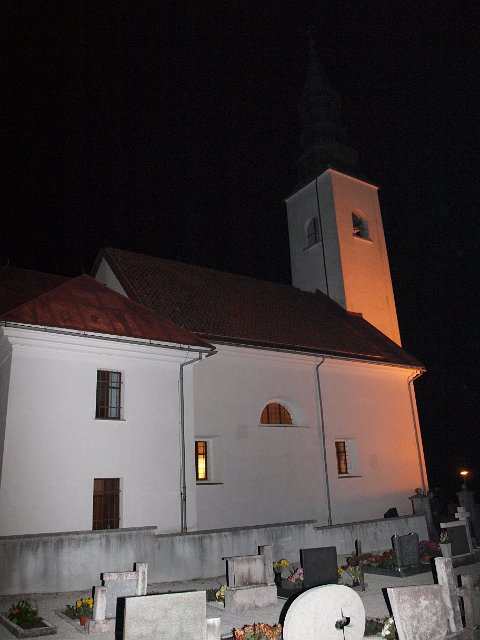 slika10.jpg - cerkev v sloju luči