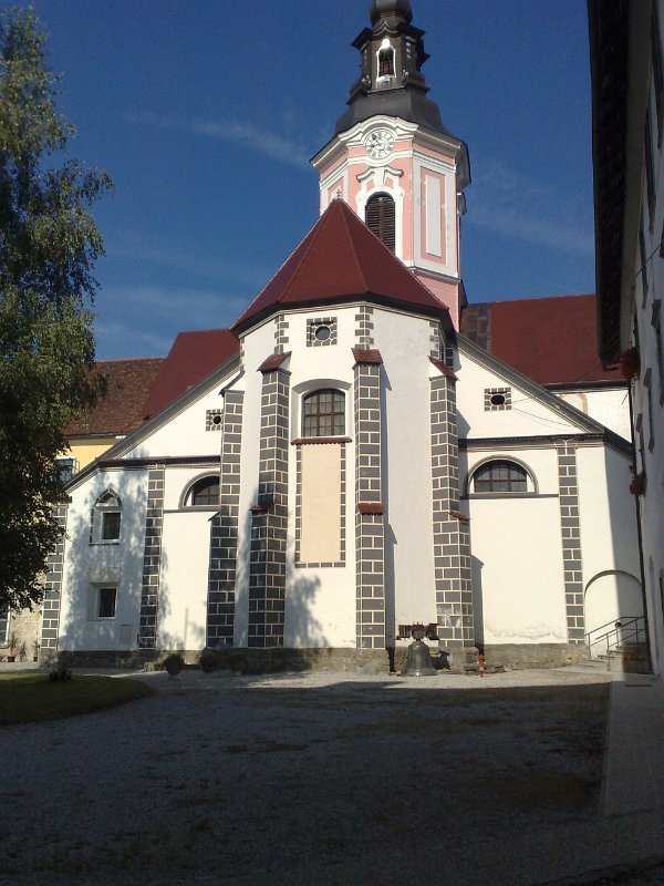 slika03.jpg - pročelje cerkve stiškega samostana