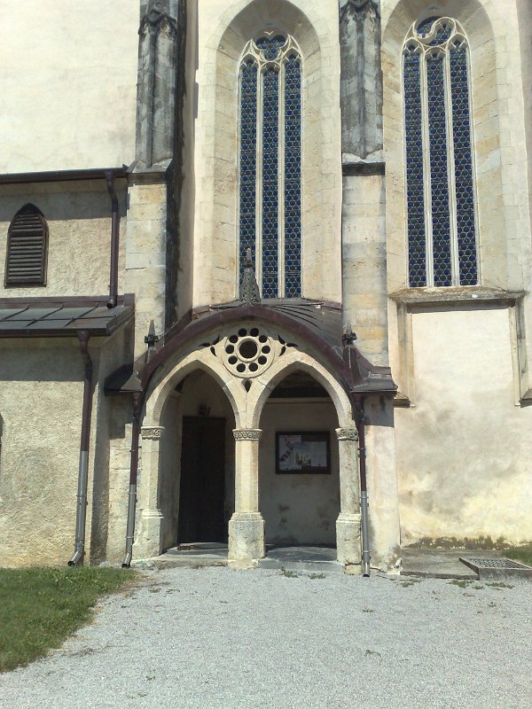 slika17.jpg - pročelje cerkve v Šentrupertu