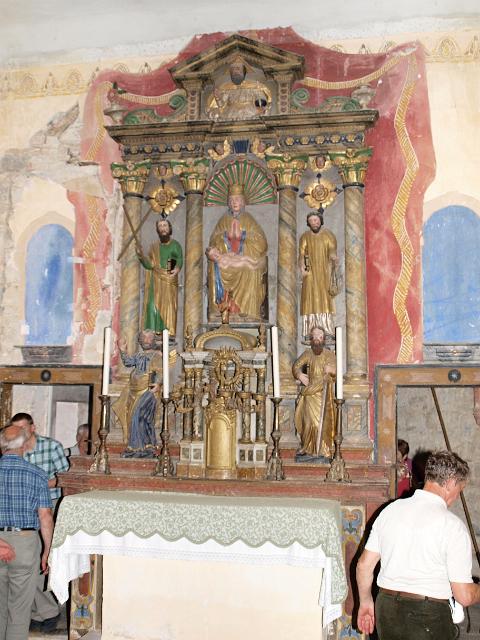 slika40.jpg - glavni oltar cerkve v Koštaboni