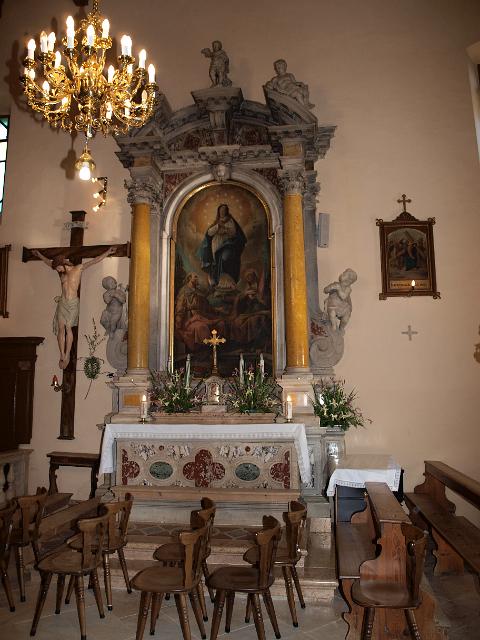 slika50.jpg - stranski oltar cerkve v Krkavčah